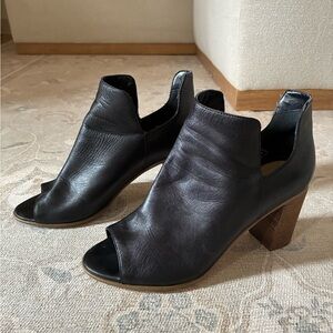 Steve Madden Nello Black Leather Open-Toe Heels